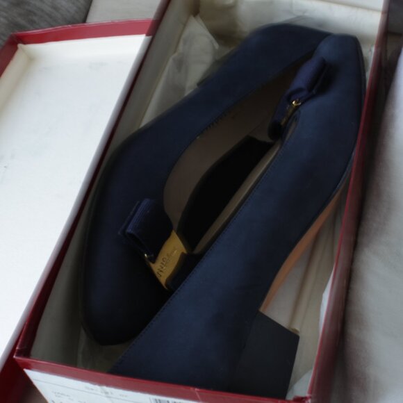 Salvatore Ferragamo Vintage Womens Narrow Fit 3cm Heel Lillaz 9 AA Navy Suede - Picture 3 of 9